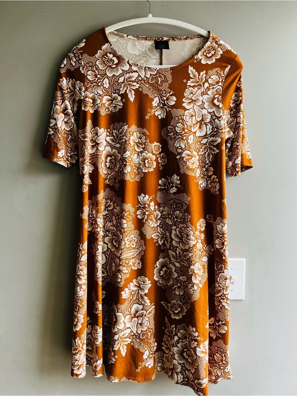Agnes & Dora Women’s Floral Swing Dress in Rust and Cream Small Pockets